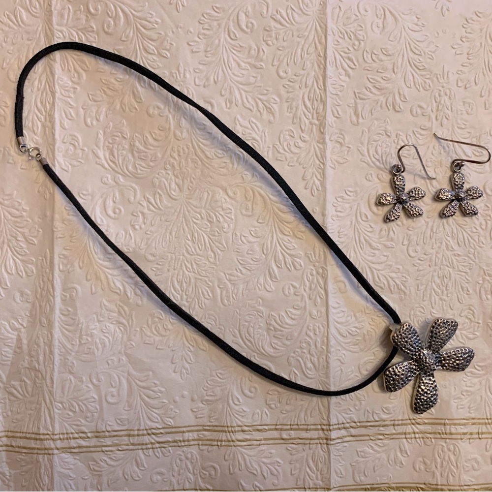 Silver necklace and earring set